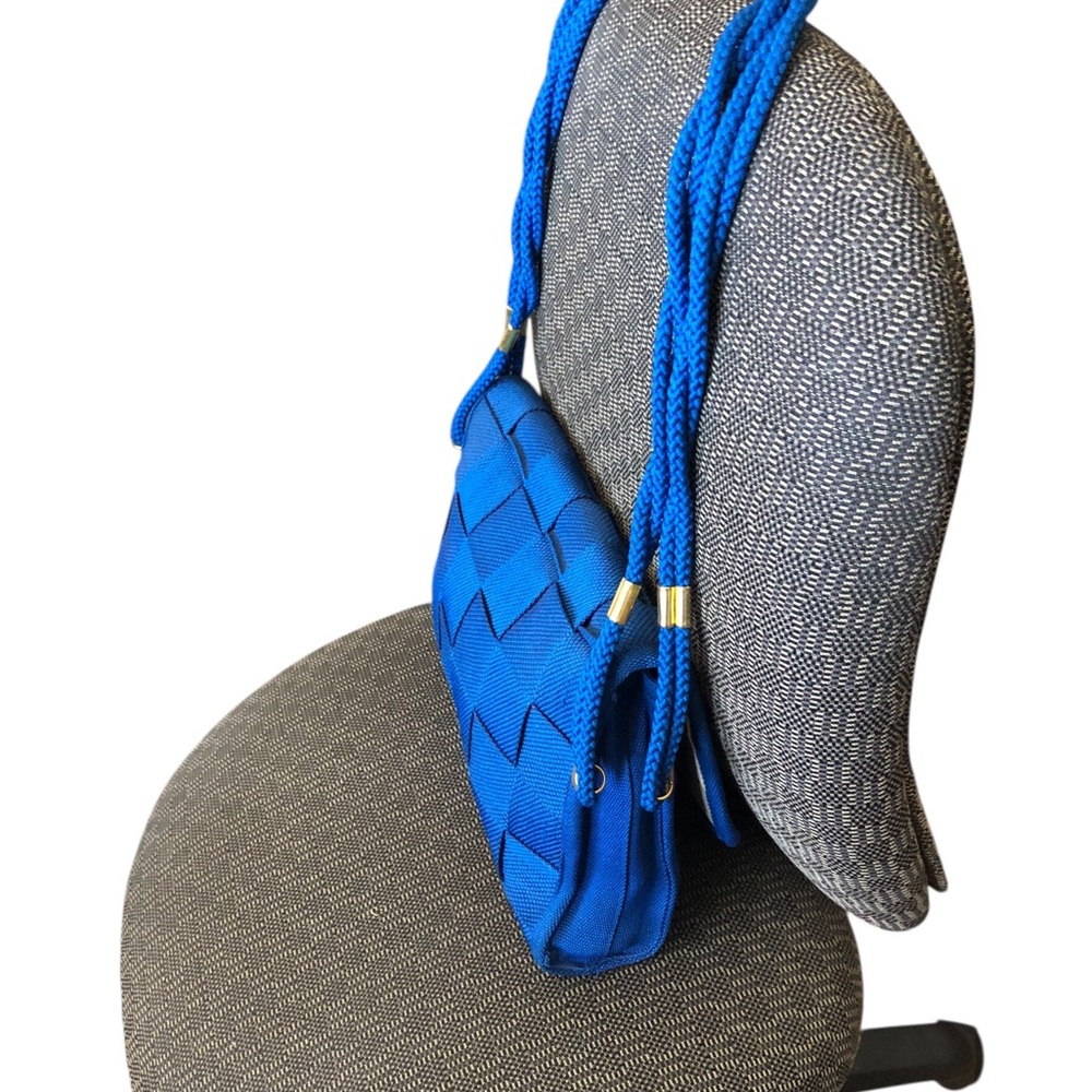 Gabriella Modern Blue Shoulder Bag with Structured Design - Picture 6 of 10